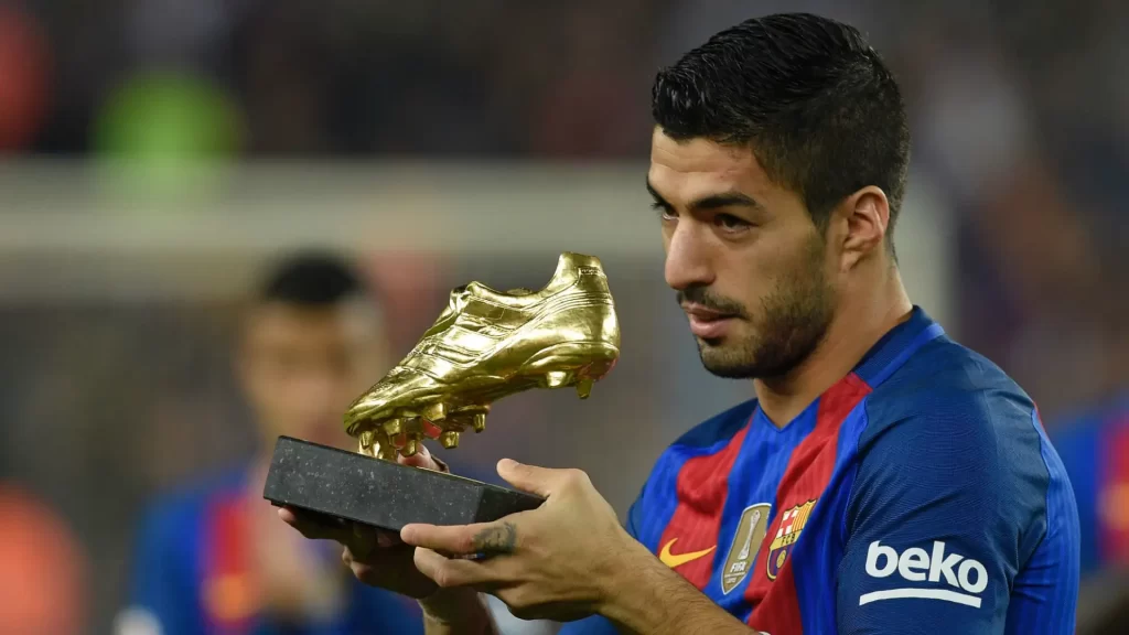 Luis Suarez là cầu thủ xuất sắc xếp thứ 3 với 2 lần nhận chiếc giày vàng