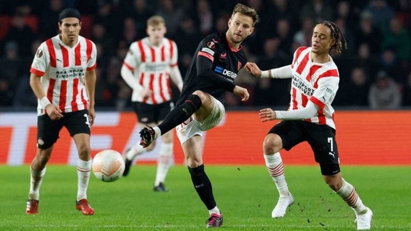 Soi kèo châu Á Sevilla vs PSV ngày 30/11/2023